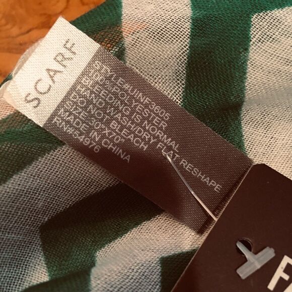 CIRCLE SCARF New!  - Picture 3 of 8